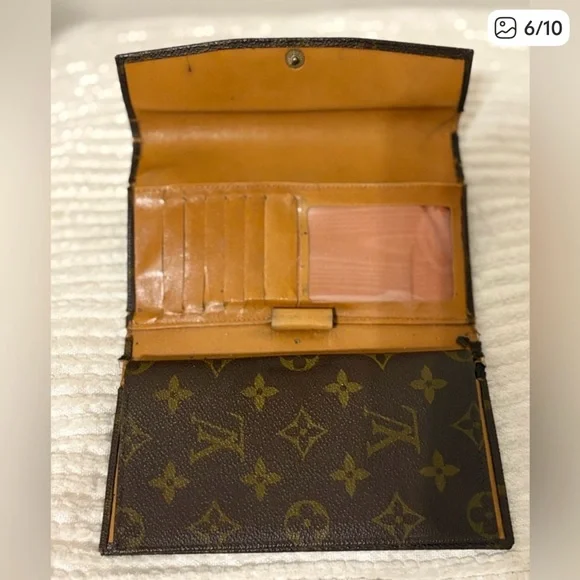 Louis Vuitton Brown Monogram Wallet with Checkbook - Picture 4 of 8